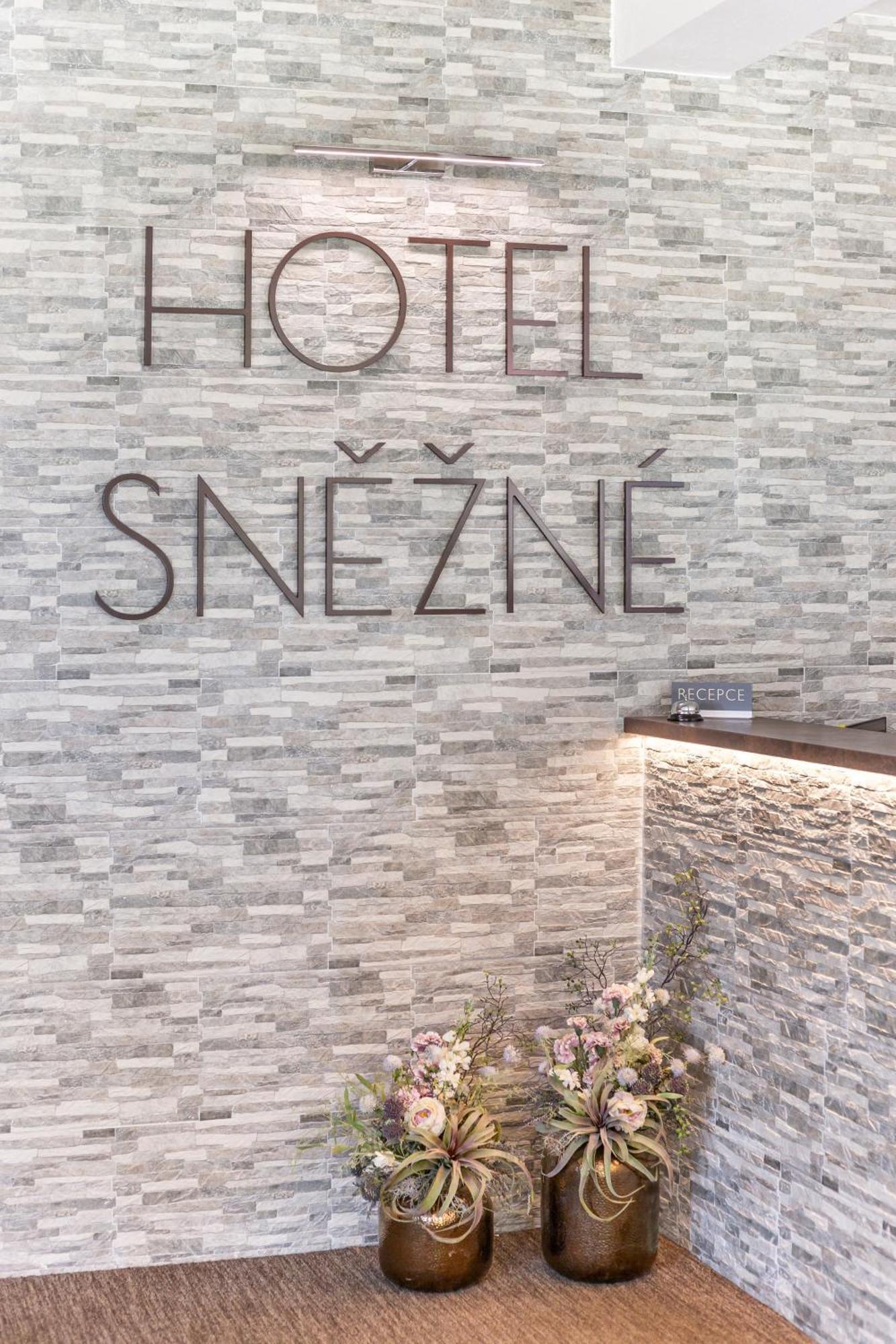 Hotel Snezne Екстериор снимка